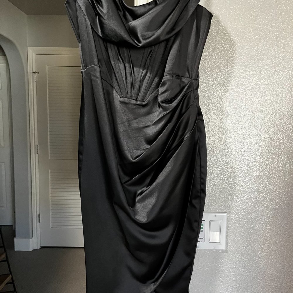 BLACK DRESS - Picture 2 of 3